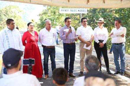 Tras 15 años, Coahuayana estrena puente que potenciará su economía  
